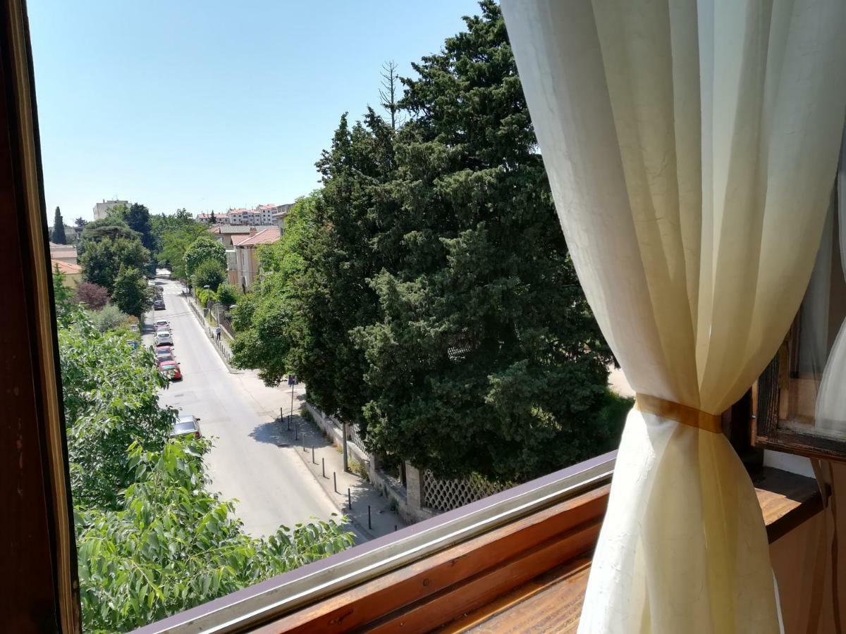 Apartment Maestral Пула Екстериор снимка