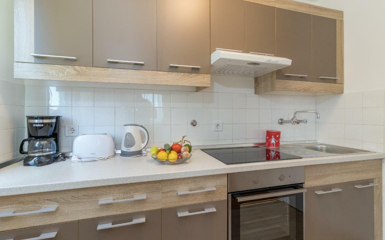 Apartment Maestral Пула Екстериор снимка